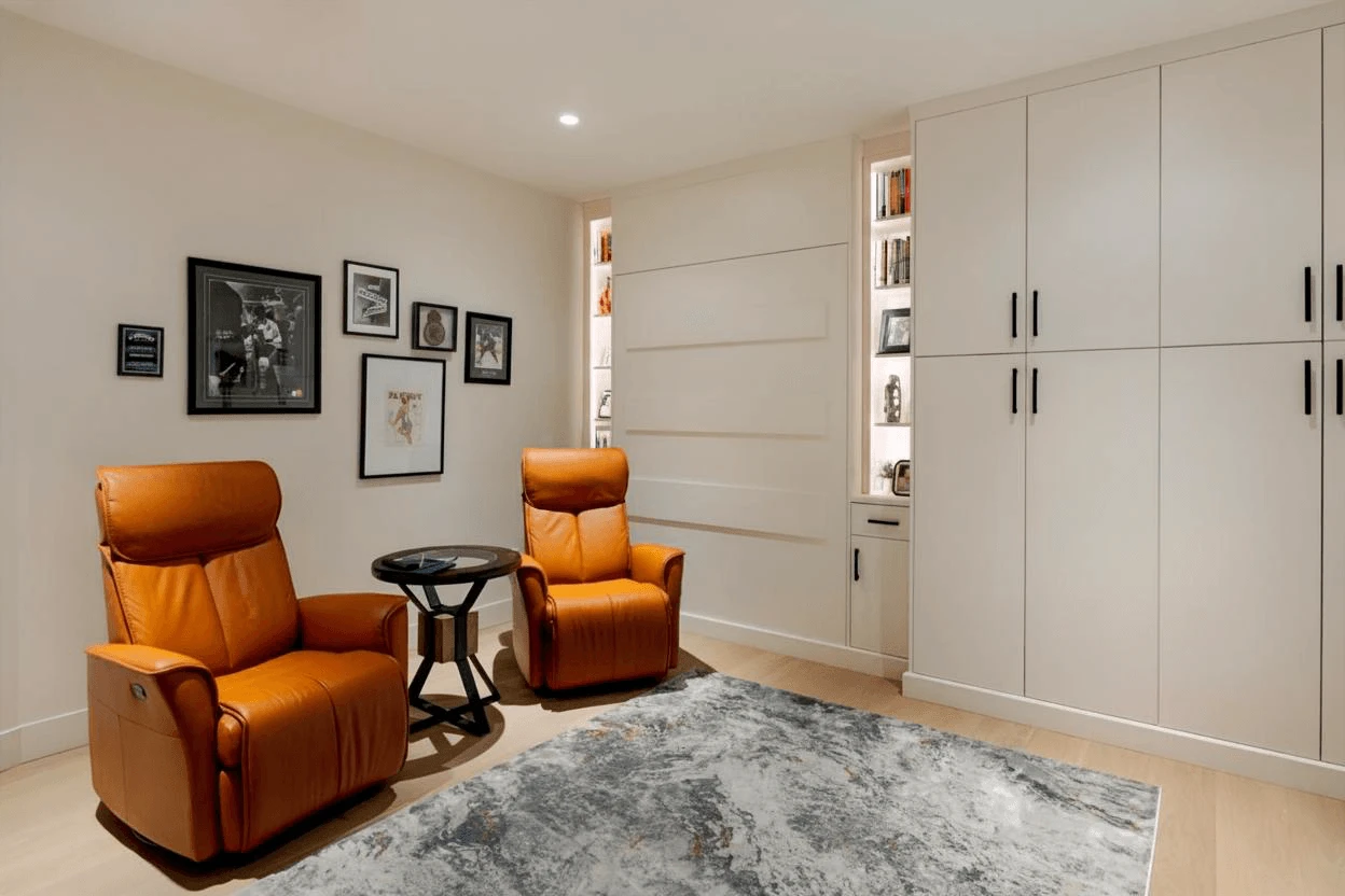 Stellar Craft Cabinetry Inc. modern built-in cabinetry and home office seating area