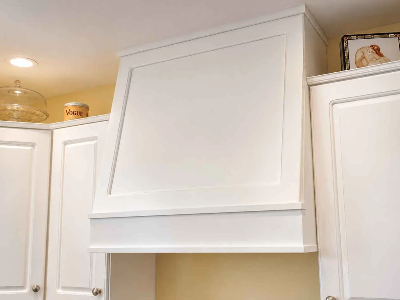 Stellar Craft Cabinetry Inc. white custom kitchen cabinet door and drawer installation